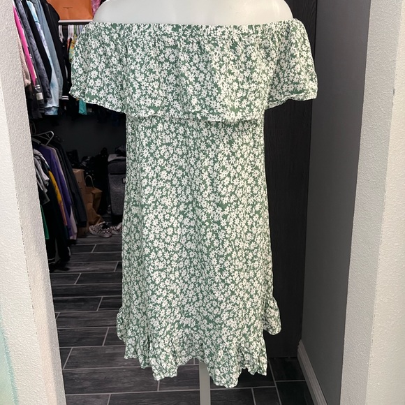 Wild Blue x Sadie Robertson Green and White Floral Shoulder Dress - Picture 5 of 7